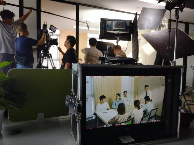 浉河区TVC拍摄公司：科技产品视觉化大师，诠释未来感与功能美学